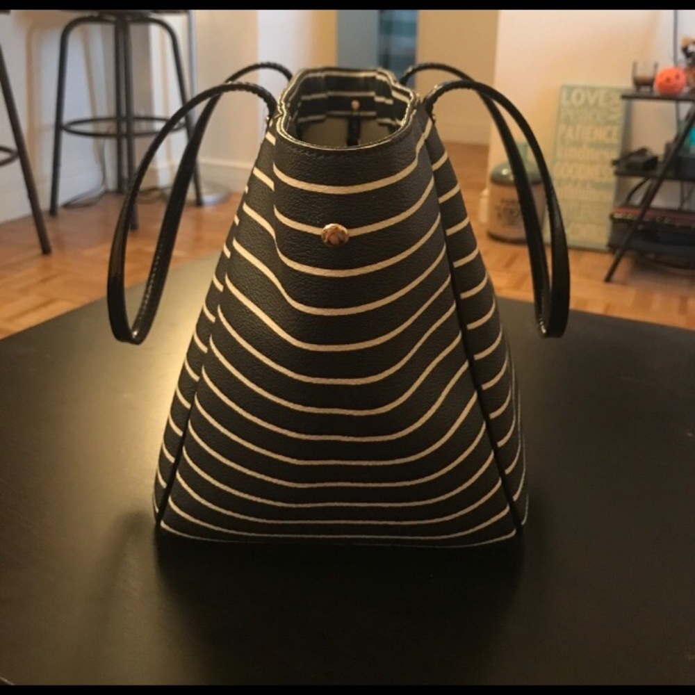 Kate Spade ♠️ Purse - Picture 2 of 8